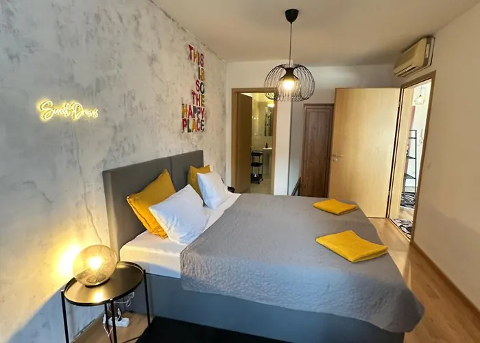 Vinyl Gozsdu Apartment