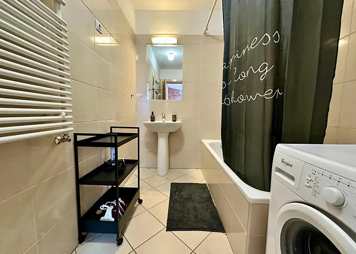 Vinyl Gozsdu Apartment