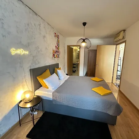 Vinyl Gozsdu 아파트