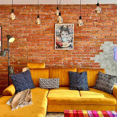 Vinyl Gozsdu Apartman *