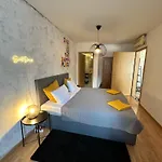 Vinyl Gozsdu Apartman